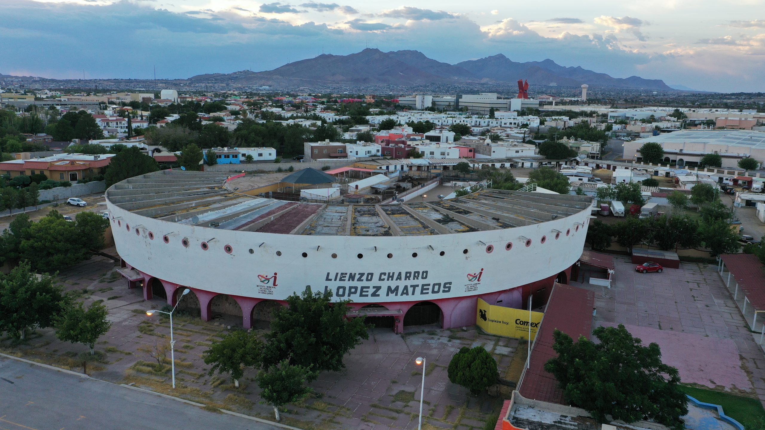 Lienzo Charro Adolfo López Mateos